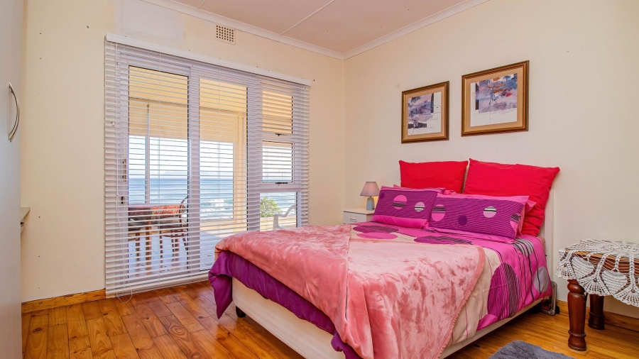 4 Bedroom Property for Sale in Perlemoenbaai Western Cape